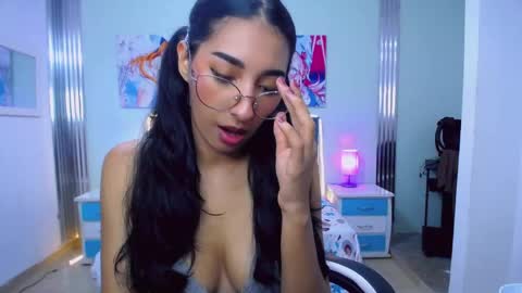 Snapshot of inocent_luna chatting on 05-08-26, 02:39 Luna moon online show from 05-08-26, 02:39
