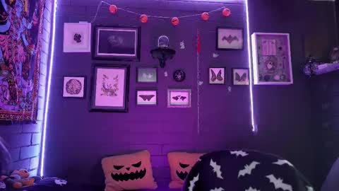 Snapshot of insania_999 chatting on 12-22-25, 05:21 SANIA online show from 12-22-25, 05:21