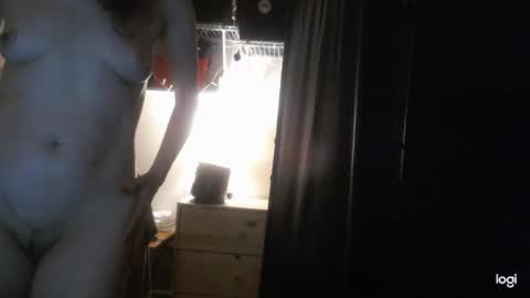 Snapshot of insatiable_veronica chatting on 11-25-25, 12:43 insatiable_veronica online show from 11-25-25, 12:43