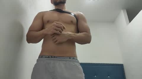 Snapshot of insistente chatting on 12-05-25, 07:43 INSTAGRAM camilodlx online show from 12-05-25, 07:43