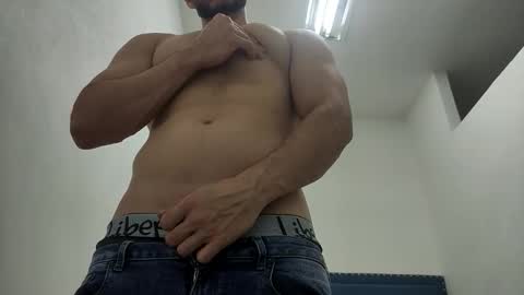 Snapshot of insistente chatting on 12-14-25, 04:45 INSTAGRAM camilodlx online show from 12-14-25, 04:45