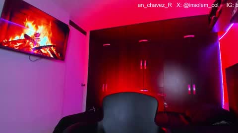 Snapshot of insolemnia chatting on 10-18-25, 08:15 Brayan Chavez online show from 10-18-25, 08:15