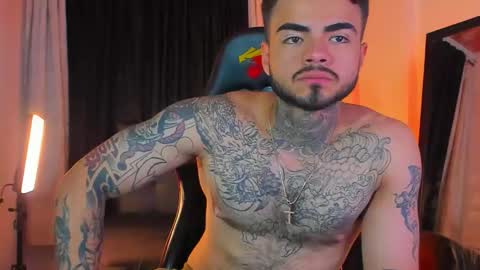 Snapshot of insolemnia chatting on 11-25-25, 02:11 Brayan Chavez online show from 11-25-25, 02:11