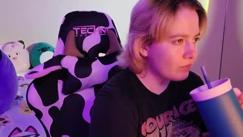 Faye online show from 12-29-24, 01:56