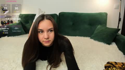 Snapshot of intrigueeme chatting on 09-25-25, 09:35 Yuli online show from 09-25-25, 09:35