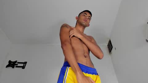 Snapshot of invictu_mastercum420 chatting on 10-05-25, 08:29 El Way online show from 10-05-25, 08:29