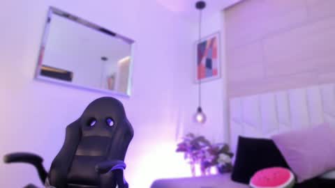 Snapshot of io_chie_ chatting on 01-28-25, 04:18 io_chie_ online show from 01-28-25, 04:18