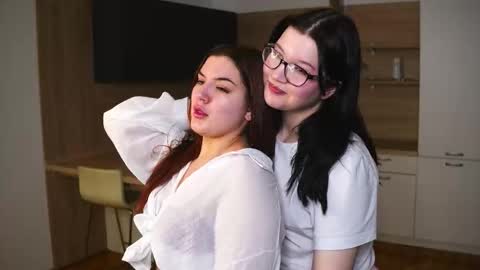 Snapshot of ionatotzke chatting on 12-18-25, 05:19 Alex glasses Emily online show from 12-18-25, 05:19