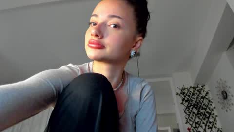 Snapshot of irenevon chatting on 12-08-24, 03:53 Ir s room online show from 12-08-24, 03:53