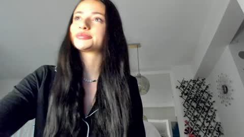 Snapshot of irenevon chatting on 12-13-24, 04:11 Ir s room online show from 12-13-24, 04:11