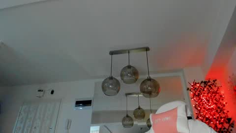Snapshot of irenevon chatting on 12-17-24, 05:18 Ir s room online show from 12-17-24, 05:18
