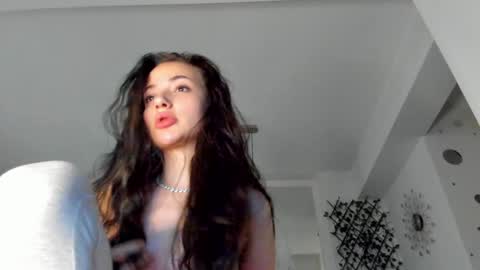 Snapshot of irenevon chatting on 12-20-24, 03:42 Ir s room online show from 12-20-24, 03:42
