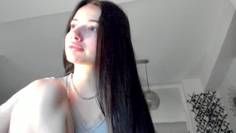 Snapshot of irenevon chatting on 01-19-25, 05:15 Ir s room online show from 01-19-25, 05:15