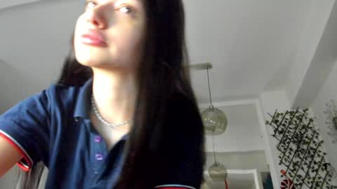 Snapshot of irenevon chatting on 01-20-25, 05:15 Ir s room online show from 01-20-25, 05:15