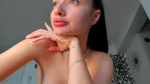 Snapshot of irenevon chatting on 01-21-25, 08:52 Ir s room online show from 01-21-25, 08:52