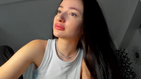 Snapshot of irenevon chatting on 01-23-25, 05:24 Ir s room online show from 01-23-25, 05:24