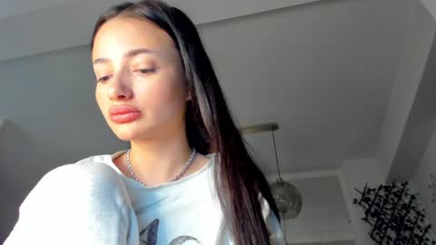Snapshot of irenevon chatting on 01-27-25, 05:03 Ir s room online show from 01-27-25, 05:03