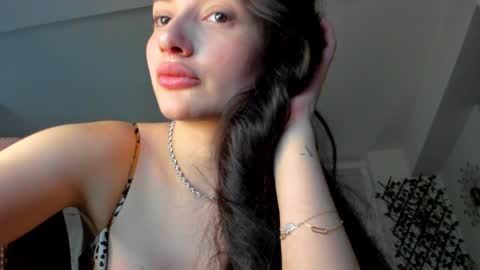 Snapshot of irenevon chatting on 01-27-25, 03:50 Ir s room online show from 01-27-25, 03:50