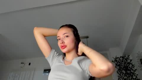 Snapshot of irenevon chatting on 01-28-25, 05:00 Ir s room online show from 01-28-25, 05:00