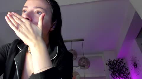 Snapshot of irenevon chatting on 02-03-25, 05:18 Ir s room online show from 02-03-25, 05:18