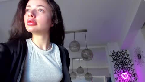 Snapshot of irenevon chatting on 02-09-25, 06:01 Ir s room online show from 02-09-25, 06:01
