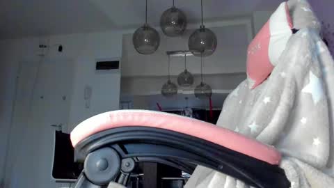 Snapshot of irenevon chatting on 02-09-25, 03:34 Ir s room online show from 02-09-25, 03:34