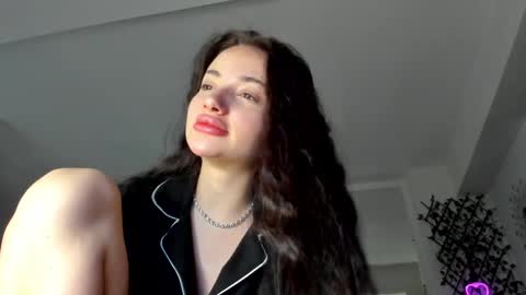 Snapshot of irenevon chatting on 02-14-25, 04:58 Ir s room online show from 02-14-25, 04:58
