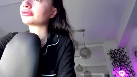 Snapshot of irenevon chatting on 02-16-25, 05:59 Ir s room online show from 02-16-25, 05:59