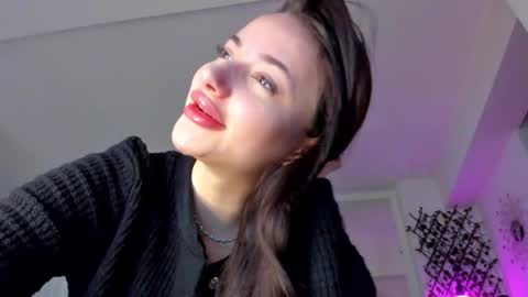 Snapshot of irenevon chatting on 02-19-25, 06:00 Ir s room online show from 02-19-25, 06:00