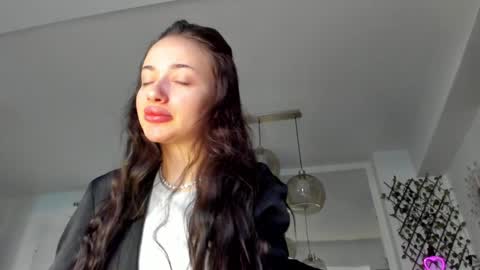 Snapshot of irenevon chatting on 02-23-25, 05:56 Ir s room online show from 02-23-25, 05:56