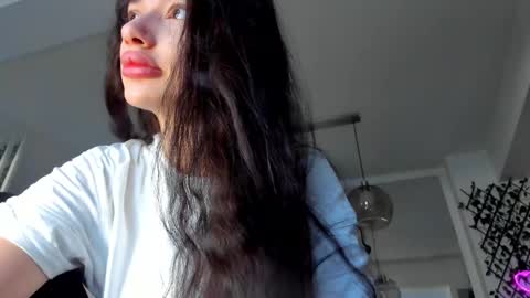 Snapshot of irenevon chatting on 03-04-25, 05:53 Ir s room online show from 03-04-25, 05:53