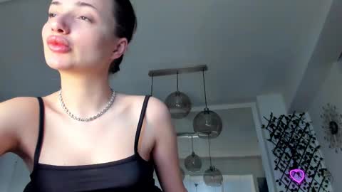 Snapshot of irenevon chatting on 03-06-25, 03:45 Ir s room online show from 03-06-25, 03:45