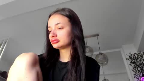 Snapshot of irenevon chatting on 03-11-25, 05:38 Ir s room online show from 03-11-25, 05:38