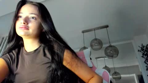 Snapshot of irenevon chatting on 09-17-25, 04:58 Ir s room online show from 09-17-25, 04:58