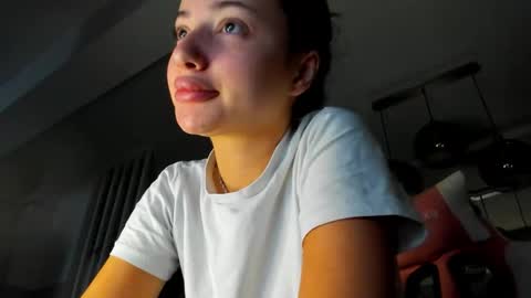 Snapshot of irenevon chatting on 09-26-25, 04:49 Ir s room online show from 09-26-25, 04:49