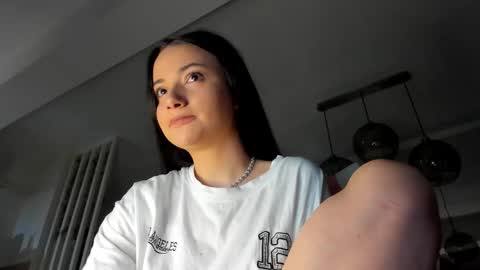 Snapshot of irenevon chatting on 10-13-25, 03:39 Ir s room online show from 10-13-25, 03:39