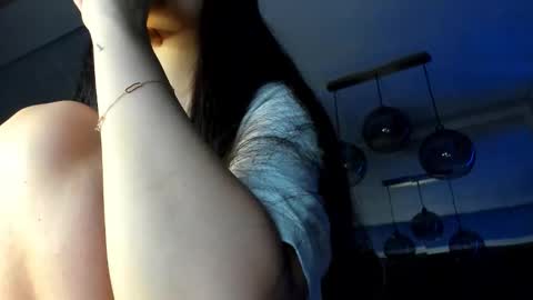 Snapshot of irenevon chatting on 10-14-25, 02:56 Ir s room online show from 10-14-25, 02:56