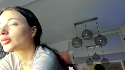 Snapshot of irenevon chatting on 10-17-25, 04:04 Ir s room online show from 10-17-25, 04:04