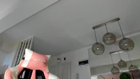 Snapshot of irenevon chatting on 10-21-25, 04:13 Ir s room online show from 10-21-25, 04:13