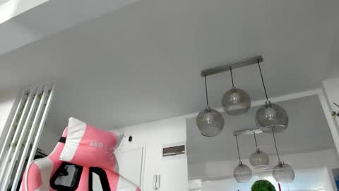 Snapshot of irenevon chatting on 10-24-25, 06:32 Ir s room online show from 10-24-25, 06:32