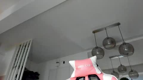 Snapshot of irenevon chatting on 10-25-25, 04:53 Ir s room online show from 10-25-25, 04:53