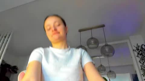 Snapshot of irenevon chatting on 10-29-25, 05:20 Ir s room online show from 10-29-25, 05:20