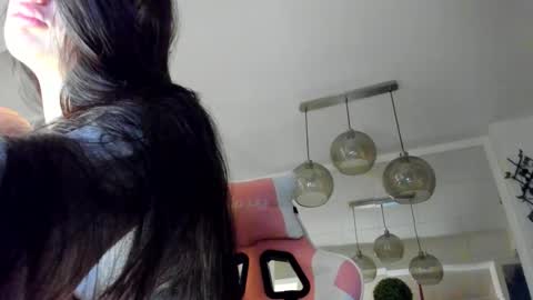 Snapshot of irenevon chatting on 11-10-25, 04:33 Ir s room online show from 11-10-25, 04:33