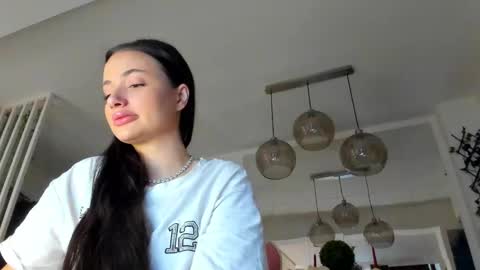 Snapshot of irenevon chatting on 11-16-25, 06:19 Ir s room online show from 11-16-25, 06:19