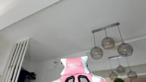 Snapshot of irenevon chatting on 11-18-25, 04:28 Ir s room online show from 11-18-25, 04:28