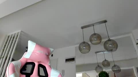 Snapshot of irenevon chatting on 11-19-25, 04:45 Ir s room online show from 11-19-25, 04:45