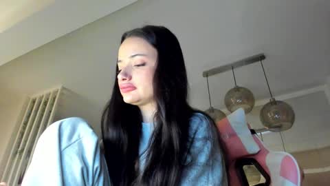 Snapshot of irenevon chatting on 11-24-25, 04:34 Ir s room online show from 11-24-25, 04:34