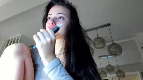 Snapshot of irenevon chatting on 11-26-25, 04:46 Ir s room online show from 11-26-25, 04:46