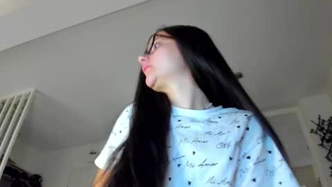 Snapshot of irenevon chatting on 12-05-25, 05:49 Ir s room online show from 12-05-25, 05:49