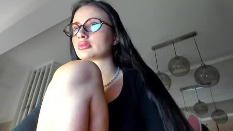 Snapshot of irenevon chatting on 12-15-25, 04:28 Ir s room online show from 12-15-25, 04:28